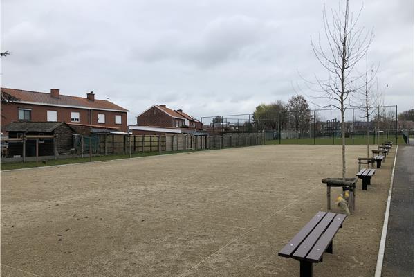 Aanleg 4 tennisvelden in gravel, voetbalvelden in natuurgras, petanque, skate- en speelzone - Sportinfrabouw NV